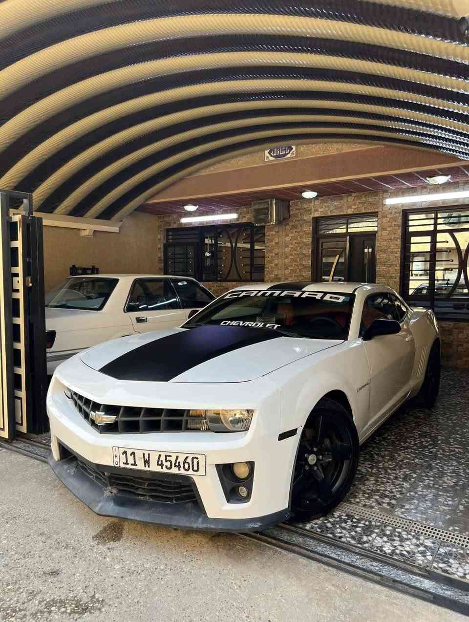 سلام عليكم
للبيع فقط كمارو   3.6  2013 RS

السياره رقم بغداد الدولي هزه جديده

السياره بدون صبغ لون ابيض 
صور الحادث موجوده بصور
الكير المكينه ممتاز جدا
ماشيه 90 تقريبا 
منضومه التبريد جديده ثلج 
شاشه اعطال تحكم ستيرن
شفتات سرعه 
بجم زنون 
شاشه و سستم صوت 
اكزوز النغمه مالتها البلادي 
نصيتها كلش حلوه وسياره مميزه

السياره تحتاج جم ملاحضه بس 
 ورايدها 95 ورقه وبيها مجال بسيط
مكان السياره بغداد 
***********
