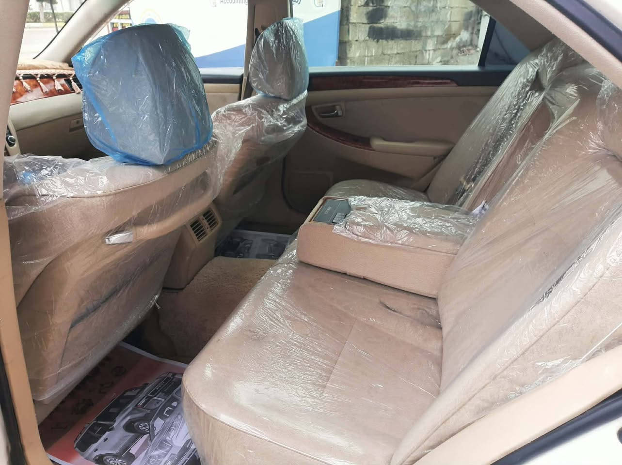 شاهینە ٢ دگمەی ناو زەرد 
١٨٢ 

***********
