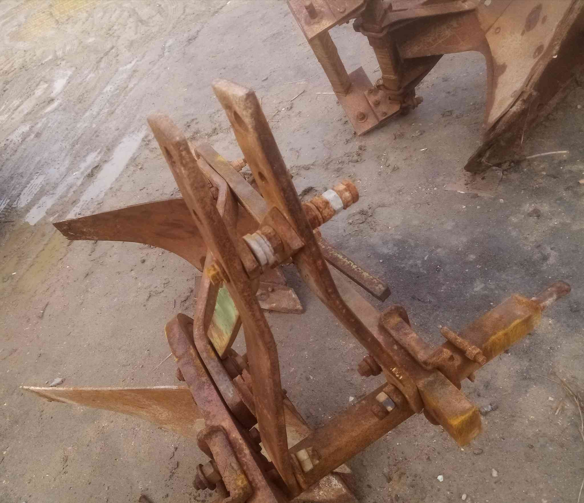 لبيع عنتر بي متروك معا معداته فدان ديجر عرباين2
مقطوره 
العنوان ناصريه مركز 
*********** فقط واتساب
