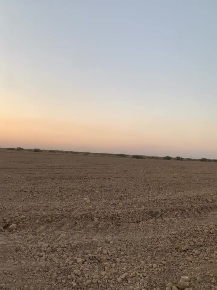 📢 أرض مميزة للبيع (أو للاستثمار) – فرصة لا تعوّض! 🌟
لكل من يبحث عن الراحة، المساحة الواسعة، وجاهزية السكن.. متوفرة الآن أرض بمواصفات مثالية:
 📐 المساحة: 8 دوانم.
 🏡 طبيعة الأرض: صالحة للعيش والسكن الفوري (موقع ممتاز وبيئة مريحة).
 ⚡ الخدمات: متوفر بها شبكة كهرباء واصلة وشغالة بشكل كامل، بالإضافة إلى الخدمات الأساسية القريبة.
✨ مميزات الأرض:
 مساحة واسعة تمنحك الحرية لإنشاء (بيت العمر، مزرعة شخصية، أو مشروع استثماري ناجح).
 تربة وبيئة ممتازة ومناسبة جداً للاستقرار والعيش بعيداً عن صخب المدينة وفي نفس الوقت قريبة من الاحتياجات اليومية….الارض عقد زراعي قانون 
35 📉وقريباا يصبح قانون 24 
 ملاحضه 📍: الارض مجاوره للمدينه علي الوردي🌇 لاذلك تعتبر عقار ممتاز حاضر ومستقبل ..
📍 الموقع: [ بغداد تقاطع النهروان مشروع 9 نيسان]
📞 للاستفسار والتواصل: [***********]
