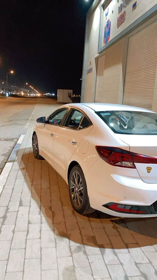 السلام عليكم 
الانتره  2020 
رقم أربيل بسم شركه مضمونه تحويل او وكاله 
بيهه دحجه طرف البنيد ومصبوغ
بدون دواخل 
وطرف الباب والجاملغ الامامي الأيمن صبغ
السياره استخدام شخصي من سنتها ع ايد وحده 
تخم تاير حداديه باتري منضومه بانزين كله جديد 
فول 1/1
محرك 2000
فتحه
بصمه
كشنات جلد شرط لا مفطرات ولا بي زلوغ 
شاشه ايباد
حساسات امامي وخلفي
تحكم
ترحيب
مري شفط
قطعتين تبريد 
وباقي المواصفات المعروفه للفول
مكاني البصره 
الاستفسار 
***********
