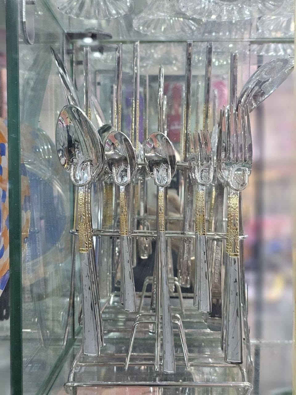 طقم معالق على حامل ٣٨قطعة 

٦ معالق اكل كبير 
٦ معالق شاى صغير 
٦شوك كبير 
٦شوك صغير 
٦ معالق كوكتيل 
٦ سكاكين سفره 
مغرفه شوربه 
معلقه ارز كبير

ارشيا ألماني 

السعر 🔥🔥🔥2150


**إذا كنت صاحب هذا الإعلان وتريد حذفه لأي سبب، رجاءا أرسل رسالة إلى الدعم الفني**