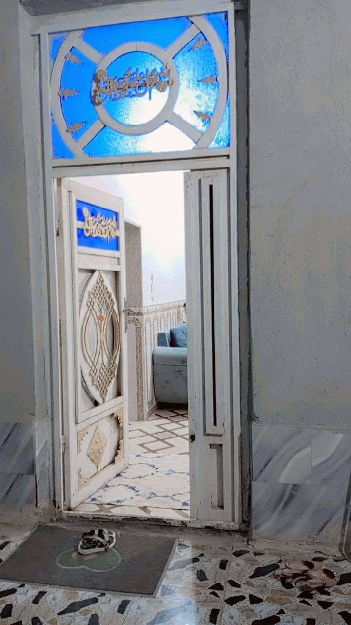 بيت زراعي بالمهيدية شارع جامع سعيد بن جبير قرب المختار مساحة 126 م شبه مربعة 
يحتوي على غرفة وصالة واستقبال ومطبخ وحمامات خارجية وداخلية ومنور 
السعر 65 وبي مجال بسيط
للأستفسار مراسلة الرقم واتساب ***********
