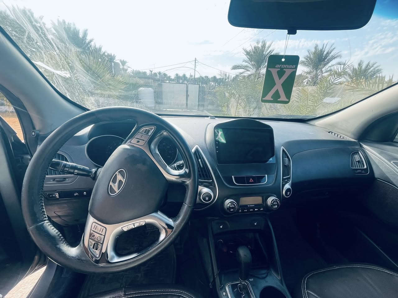 السلام عليكم توسان 2010 محدثه 2015 فقط الدعاميه  السياره مصبوغه عام وباقي التفاصيل كلها بالسونار السياره امريكي 2400 عارضها ب105 وبيها مجال بسيط  العنوان بابل المحاويل قريه البعلوان للاستفسار الاتصال على هذا  الرقم ***********
