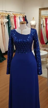 فستان نيلي يلبس وزن ٨٠ -٩٠ السعر ٢٥ للحجز واتساب ٠٧٧٠٤٤٦٠٥٧١♥️