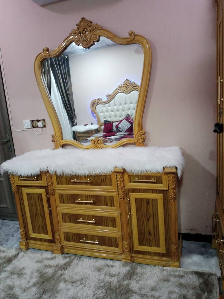 للبيع غرفه تفصال جديده شهرين صارلها فقط خدش مابيها استفسار
واتساب ***********
