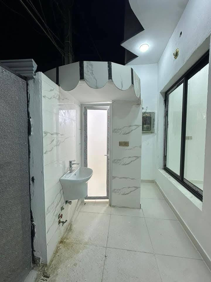 بيت ١٠٠ متر طابو صرف طولاني للبيع في حي الحسن العسكري  قرب البانزين خانة الخضراء الجديدة
البيت صب

اخر مواصفات

بيبان قاصة حديد درجة أولى

باب ملكي خشب ثقيل للداخل

شبابيك وبيبان ألمنيوم

حديقة داخلية

ارضية والواح بورسلين

محجر ألمنيوم 
تم تنزيل السعر بأقل من سعره
مطلوب للمصرف العقاري والتسديد على صاحب البيت 

للتواصل ***********
