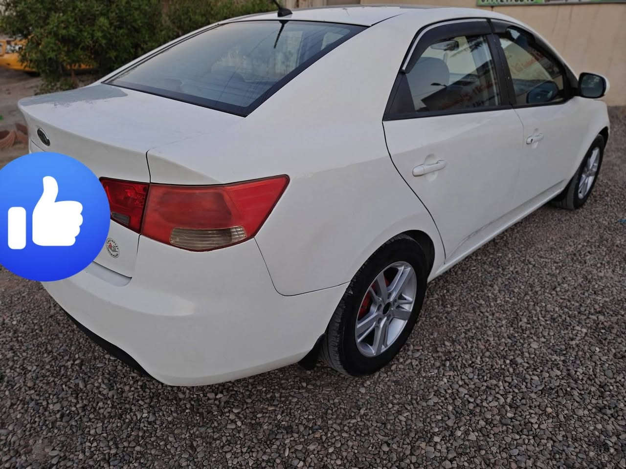 للبيع
سلام عليكم كيا سيراتو خليجي 
مكينه 1600 ماشيه248الف بيها مكانات صبغ فقط بدون حادث بدون تبديل 
سعر 85 ورقه وبي مجال 
مكان بغداد للاتصال ***********
