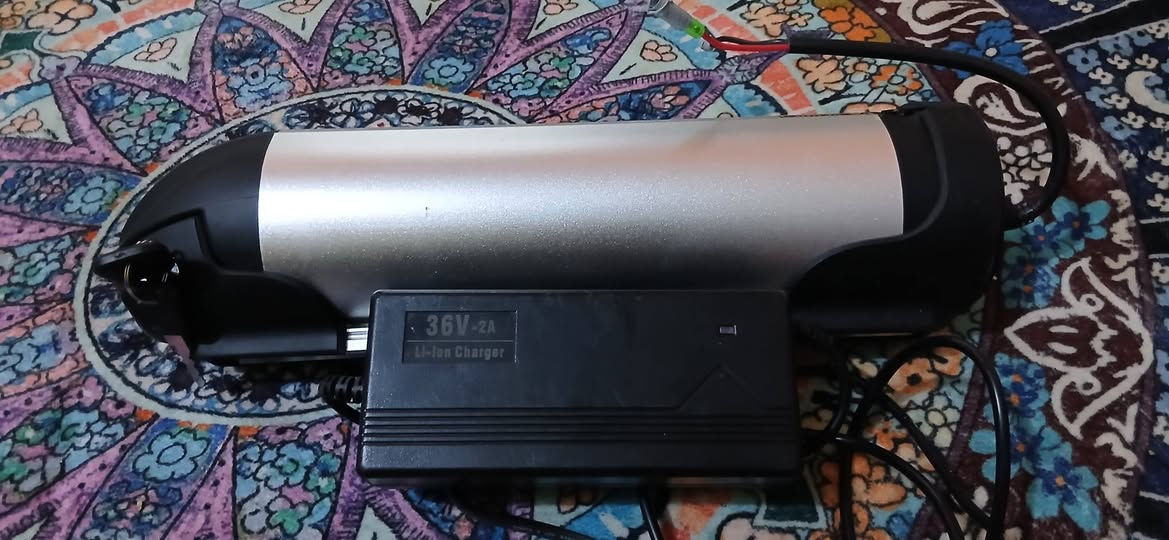 بطاريه ليثيوم +شاحنه غير مستخدمه  للبيع اتصل على الرقم ***********
