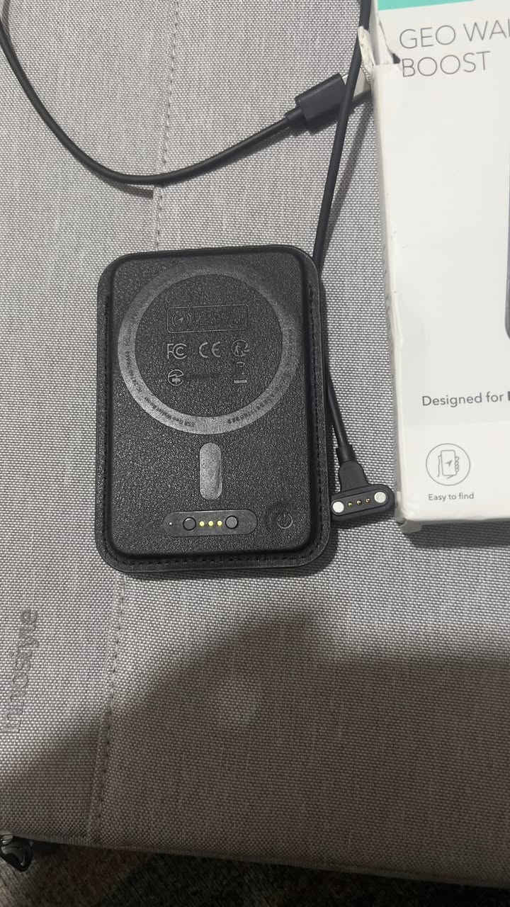 ESR GEO Wallet Boost

محفظة Magsafe للايفون تستوعب بطاقتين
تكدر تربطها على Find my ايفونك وتتبع موقعها مثل AirTag

ملاحظة : البطارية تحتاج شحن طويل لأن متروكه هواي
مستخدمة للفحص فقط

السعر 20.000 مع التوصيل 
***********
