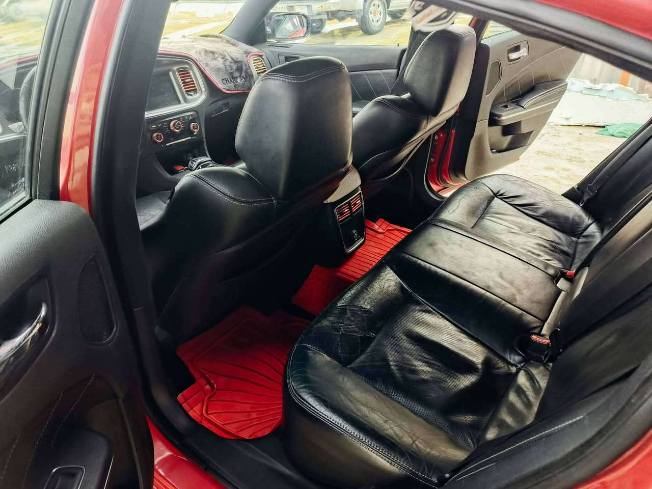 سلام عليكم
جارجر 2013 بيع فقط رقم بغداد مداور ثاني يوم 
وارد خليجي بدون حادث كفاله 
مكينه كير كفاله
حجم المحرك 3600
كير طياره 8نمر
مواصفات السيارة:-
* داخل اسود
* ويل قياس 18خليجي أنج .
* شاشه كبيرة 
* مقاعد اماميه وخلفيه حضن كهربائي 
* محدد سرعة . .+شفتات
* كاميرا خلفية دوارة.
* مرايا كهربائيه 
* دخول ذكي (بصمة) .
* السعر178وبيها مجال بسيط
مكان السياره الديوانية الحمزه الشرقي*********** ولي ما يعجبه السعر يدعينه برزق
