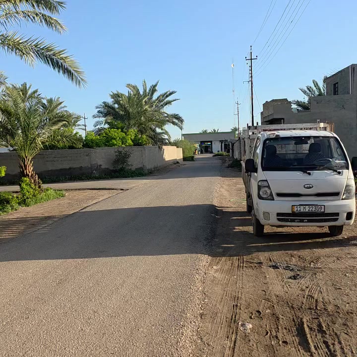 السلام عليكم ورحمة الله وبركاته🫱🏽‍🫲🏻
مُتابعينه الكرام 
عرض رهيب💯
دار للبيع🏠 عقد زراعي المساحة 750م
يحتوي الدار🏠 على صاله 9×5 ثلاث غرف منام 4.5×5 وحولي كبير وحمام ومطبخ وصحيات(داخليه وخارجيه) 
حدائق كبيره امام البيت وجانبيه⛲
🔹الموقع مُمَيز جداً💯 
العنوان: بغداد/تاجي/زمله حَمدي 
(قُرب شارع الرئيسي للزمله) 
للاستفسار الاتصال على الارقام الاتيه 📞📞📞
كورك: ***********واتساب
اسيا: ***********
مَكتب ديرتنا للعقار 🏢
