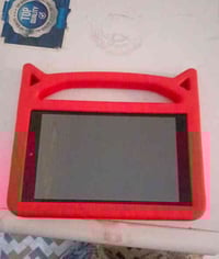 ايباد مال اطفال او للدراسه نضيف وحلو ذاكره32 ما صارله سبوع من اشتريته ...