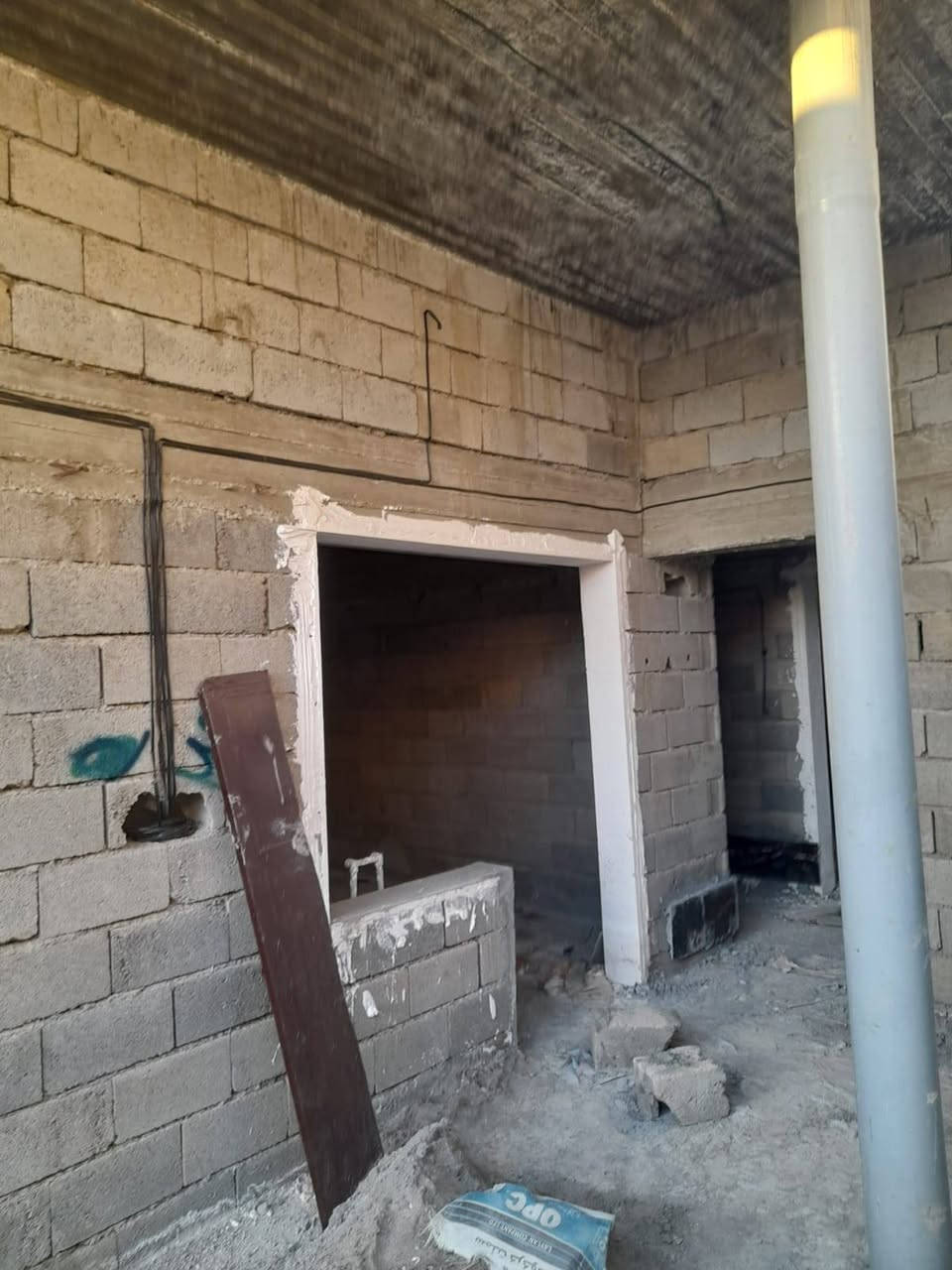 يعلن مكتب ابو يحيى لتجارة العقارات في محافظه كركوك قضاء الدبس  عن بيع   بيت هيكل سكني في حي الشهداء الجديده  بالقرب من بيت ابو رامي ابراهيم الناجي مساحته  ٣٠٠   متر خدمات   ماء وكهرباء تبليط يتكون من ٢ غرفة نوم وهول واستقبال وصحيات ومطبخ حار وبارد  السعر على الخاص  والسعر مناسب  ورخيص جدا  وبي مجال  كما موضح بالصور أدناه 👇👇👇👇👇 للتواصل عبر الأرقام التاليه

*********** يحيى الحمداني ابو عبدالله

*********** ابو يحيى

*********** يحيى الحمداني ابو عبدالله
   ( التوفيق من الله و للجميع) جميع الأرقام  واتس اب

ملاحظه
دوام المكتب من الساعة التاسعة صباحا لغاية الواحدة ليلا للتواصل على الأرقام المذكوره اعلاه ☝️☝️☝️☝️☝️☝️
