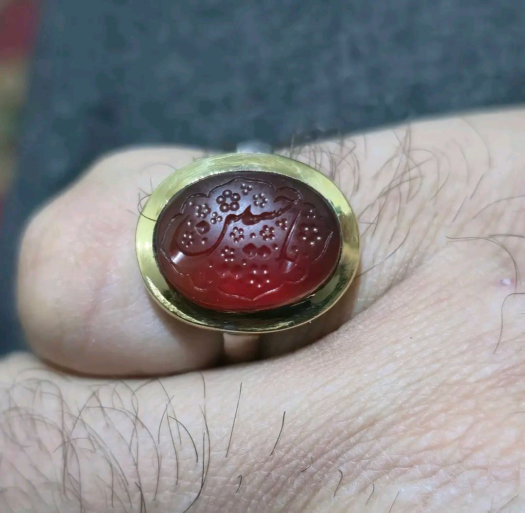 عقيق يماني احمر داير فضه طلاء ذهب 
منقوش ياحسين 
قطعه في منتهى الجمال والروعة 
صياغة يدوية فضه ٩٢٥ 
قياس الحجر ١٥ ملم
قياس الخاتم ١٩
للاستفسار والحجز خاص


**إذا كنت صاحب هذا الإعلان وتريد حذفه لأي سبب، رجاءا أرسل رسالة إلى الدعم الفني**