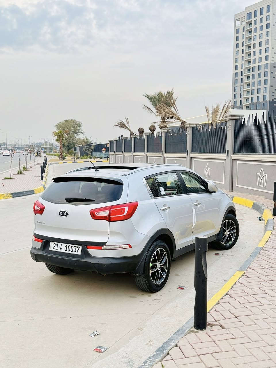 سبورتج 2011 خليجي دوش للبيع فول مواصفات  بدون صبغ بدون حادث
كير ومكينه برغي مامفتوح، 
((محرك 2400 فور ويل))
رقم شمالي، سنويه جديده لحد 2030
ماشيه 160 الف، بانوراما، ويل كروم، جلد، تحكم ستيرن، لدات اماميه وبولجكتر، كامره خلفيه، داخل لونين، سايد بريك بالرجل، تايرات جديده وصدر كامل جديد، السياره جاهزه وأنظف من الصور
السعر 134 وبيه مجال بسيط
جاملغ امامي كلير فقط 
اخوان رجاءاً بالتلفون ماتعامل شوف السياره ونظافتها وكلبهه واقتنع وتدلل
العنوان بغداد الدوره
***********
