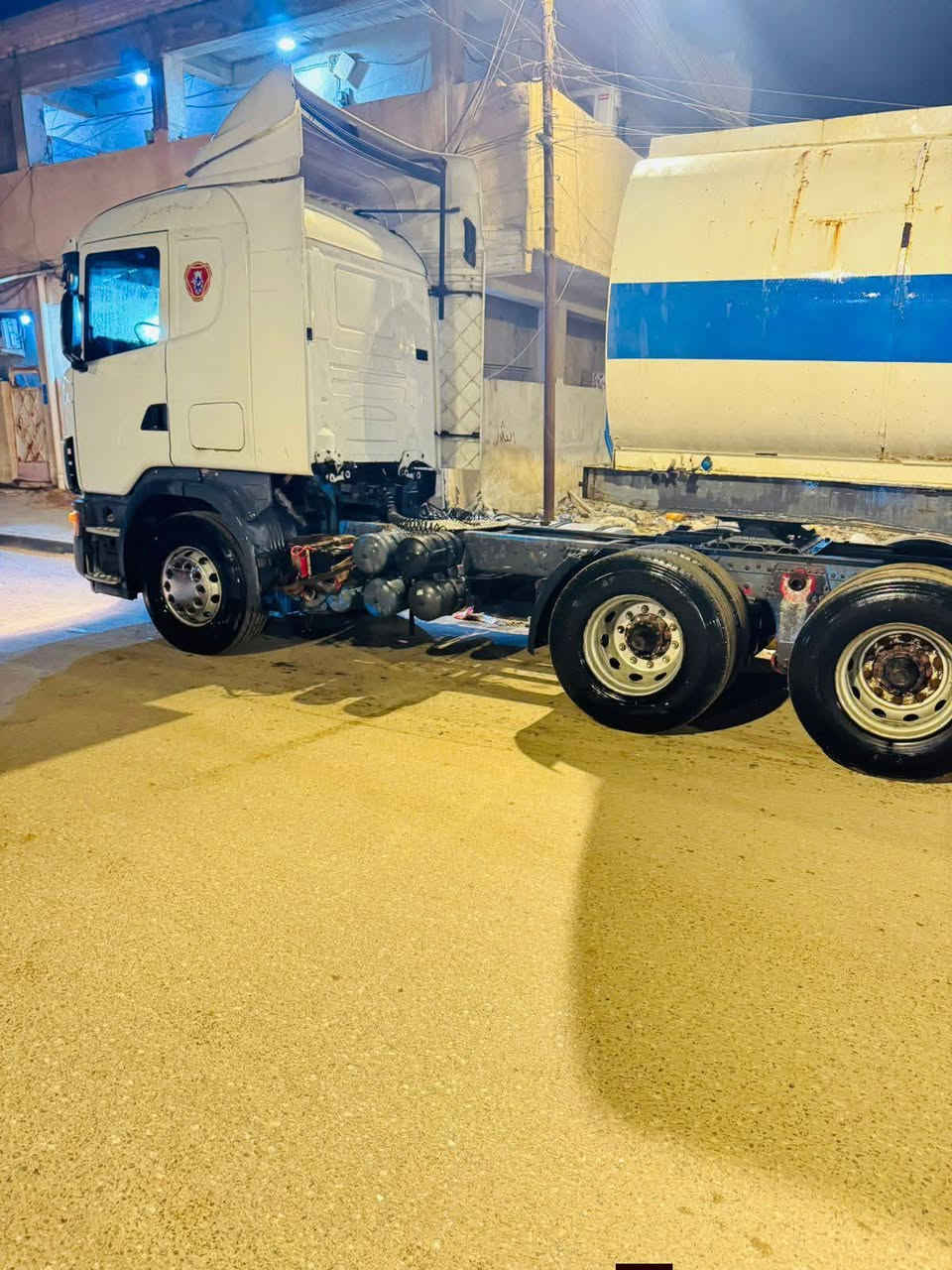 السلام عليكم ورحمه الله وبركاته سكانيا للبيع 2004 جوبلس سكس
محرك 8 انجگتر كير 3*3 جاهزة من كلشي باتريات جدد محرك بخار بدون تنقيص شاصي لامطول ولا بي كسر تايرات نظاف السيارة معاملة حاليا أتعهد بتسجيل رقم وسنوية بصرة راس قاطرة  السعر 165وبيهة مجال بسيط الشراي يتصل على الارقام التاليه ***********
*********** مكاني بصرة قرب ساحة سعد
