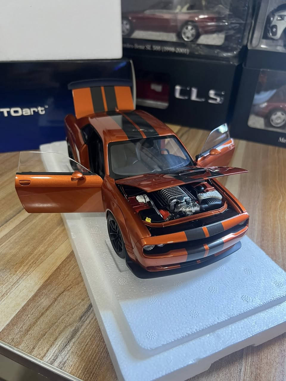 مساء الخير اصدقائي
1/18 
Autoart
Dodge challenger srt hellcat 
مشمشي 
السعر 240$


**إذا كنت صاحب هذا الإعلان وتريد حذفه لأي سبب، رجاءا أرسل رسالة إلى الدعم الفني**