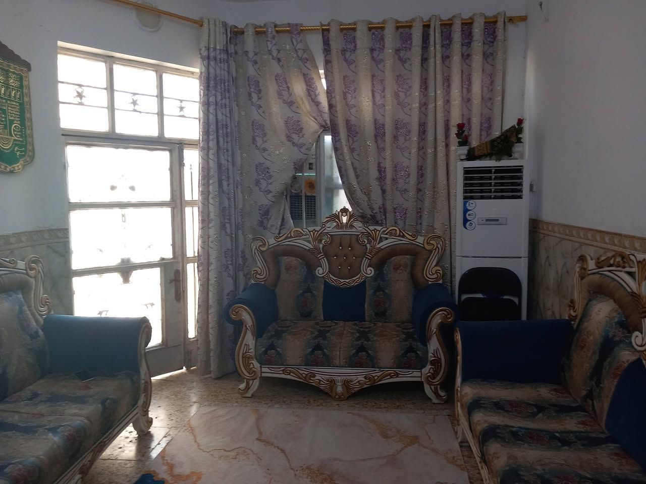 دارزراعي للبيع الامين الثانيه النفط خلف اسواق كرارالوائلي منطقه خدمات كامله مي مجاري تبليط
مساحه البيت١٠٠ متر جبه٥مترالنزال٢٠ متر مدخلين الطابق الارضي استقبال وصاله ومطبخ وخدمات وغرفه نوم سويت مع ترك خلف البيت .كامل سيراميك كاشي بياض.
الطابق الثاني غرفوين نوم وصاله وحمام نقص بياض وكاشي الاتصال *********** السعرمناسب.
حالياًالبيت فارغ يعني تتكاتب وتستلم البيت
