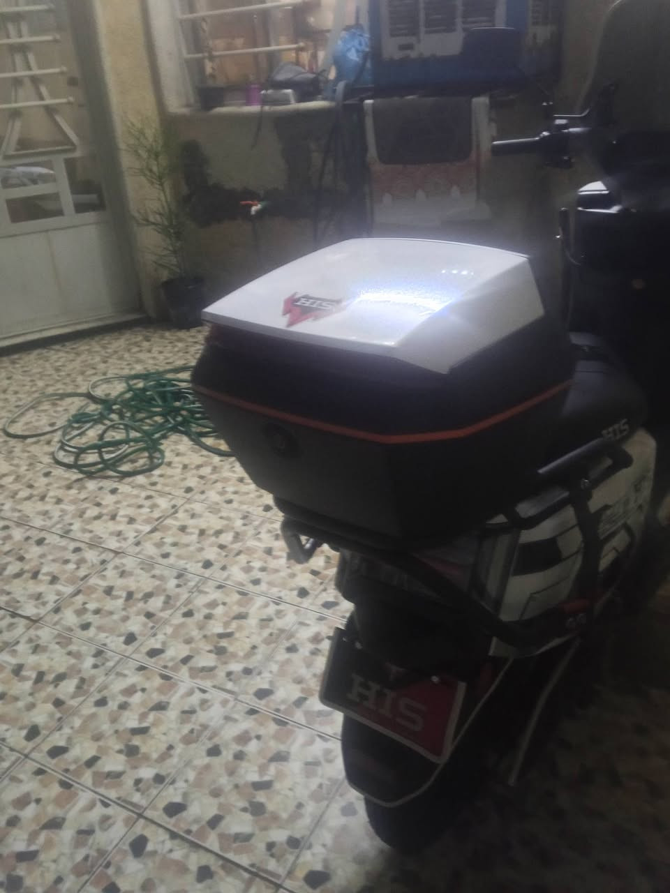 للبيع موديل 26ملف 2500
6بطاريات كرافين تمشي بالشحنه الوحده اكثر من 70كيلو 
شلعته ومشيه رزنه وسريعه اربع نمر تمشي 85حقيقي 
بلوتوث درع داير 360درجه عالي ناصي زنون اشاير يمنه يسره دراجه نظيفه وتخبل  مساحه تخزين واسعه جامه مضلل امامي 
السعر 950وبيه مجال بسيط 
مكاني بغداد الدورة حي اسيا 
للاتصال ***********
