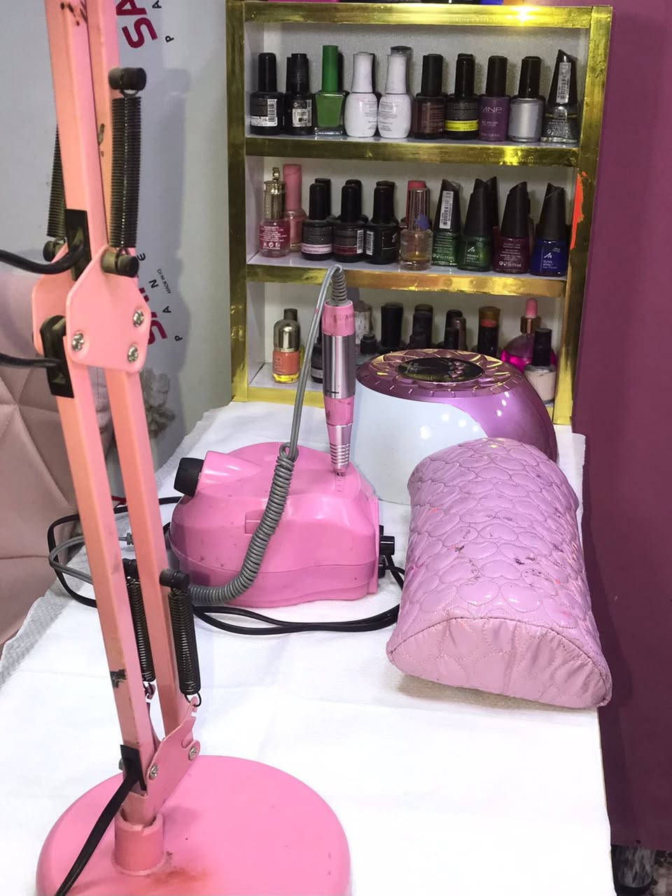 ميز اكريلك نظيف 
هو والأغراض 
جلش عدد هواي ما حاسبتهن 
ماركات وجهاز تنشيف ومبرد 
كلهن ب١٠٠ وجل 
المكان حي العامل


**إذا كنت صاحب هذا الإعلان وتريد حذفه لأي سبب، رجاءا أرسل رسالة إلى الدعم الفني**