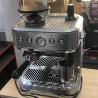 للبيع مكينة القهوة سلفر كرست ألماني اصلي مع طاحونه ذاتيه مع كافه ملحقا...
