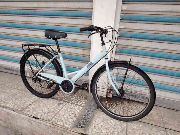 السلام عليكم ورحمة الله وبركاته 
بيسكل بناتي حجم 27 تاير عريض أوزان 
باله ياباني النضافه فول   
ماركه ( NEOSAGE)
السعر ( 160 الف) 
 سيبايه عضم اصلي 
موديل حديث ٢٠٢٠ 
 كير ٦ نمر شيمانو شغال 
 بايدرات باله عكرب شيمانو 
لون ميمز سمائي  مختم 
تاير عريض أوزان يتحمل وزن 
كشن طبي اصلي أوزان 
فول موصفات قطعه نضيفه 
عنوان المحل بغداد شارع الفلاح 
هاتف ***********
الاستفسار واتساب
