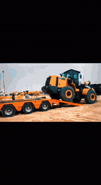 شركة XCMG (Xuzhou Construction Machinery Group Co., Ltd.) هي شركة صينية كبيرة في تصنيع المعدات الثقيلة وآلات البناء، وتعد من أكبر الشركات في هذا المجال على مستوى العالم. �
ويكيبيديا +١
📌 نبذة عامة
الاسم الكامل: Xuzhou Construction Machinery Group Co., Ltd. (تُعرف اختصارًا باسم XCMG). �
ويكيبيديا
التأسيس: تأسست عام 1943 في مدينة شوتشو (Xuzhou) بمقاطعة جيانغسو في الصين. �
xcmgglobal.com
الملكية: شركة صينية مملوكة للدولة. �
ويكيبيديا
مجال العمل: تصنيع الآلات والمعدات الثقيلة لمجالات البناء، التعدين، الطرق، الرافعات، وغيرها. �
ويكيبيديا
الانتشار العالمي: تعمل في أكثر من 180 دولة ومنطقة ولها مراكز إنتاج ومبيعات وخدمة حول العالم. �
xcmgglobal.com
🌍 مركزها في الصناعة
تعتبر من أكبر الشركات في صناعة معدات البناء في الصين وتحافظ على صدارتها في السوق الصينية لعشرات السنوات. �
xcmgglobal.com
تُصنف أيضًا ضمن أكبر 3–5 شركات لمعدات البناء على مستوى العالم بناءً على حجم الإنتاج والمبيعات. �
My WordPress
🏗️ المنتجات الرئيسية
تشمل منتجات XCMG مجموعة واسعة من المعدات الثقيلة مثل:
الرافعات (Cranes)
الحفارات (Excavators)
المدحلات وآلات الطرق
شاحنات ثقيلة
معدات تعدين
معدات الخرسانة
وغيرها من آلات البناء والمعدات الصناعية. �
xcmgglobal.com
🧠 الابتكار والخدمات
تركز الشركة على الابتكار التكنولوجي ولديها مراكز بحث وتطوير في الصين، الولايات المتحدة، ألمانيا، البرازيل، والهند. �
xcmgglobal.com
توفر شبكة خدمات ضخمة تشمل موزعين ومراكز صيانة وقطع غيار في أنحاء العالم. �
xcmgglobal.com
📌 الخلاصة:
شركة XCMG واحدة من روّاد صناعة المعدات الثقيلة عالميًا، وتقدّم مجموعة متكاملة من معدات البناء والآلات الصناعية، وتتميّز بوجودها الدولي القوي والابتكار في منتجاتها. �
التواصل عن طريق واتساب ***********
