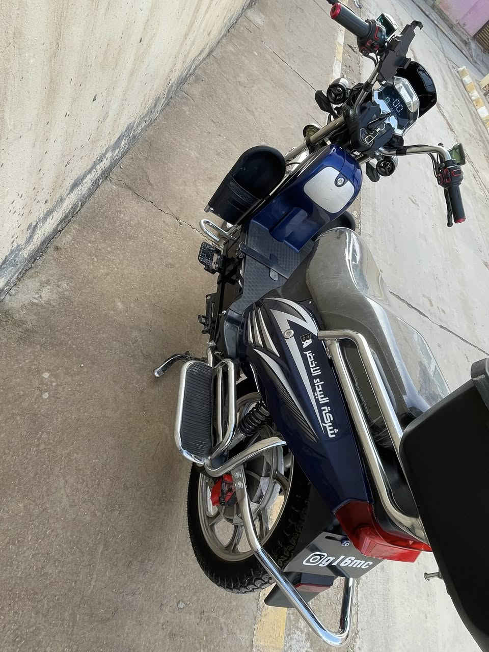 سلام عليكم ماطور شحن (للبيع) سعر 800جديد لوك مصار يمي شهرين بطاريه 5ليثيوم جديده وكلشي شغال ومابي اي عيب نضيف مكاني خانقين قرب مدرسه استيره كرديه رقم ***********
