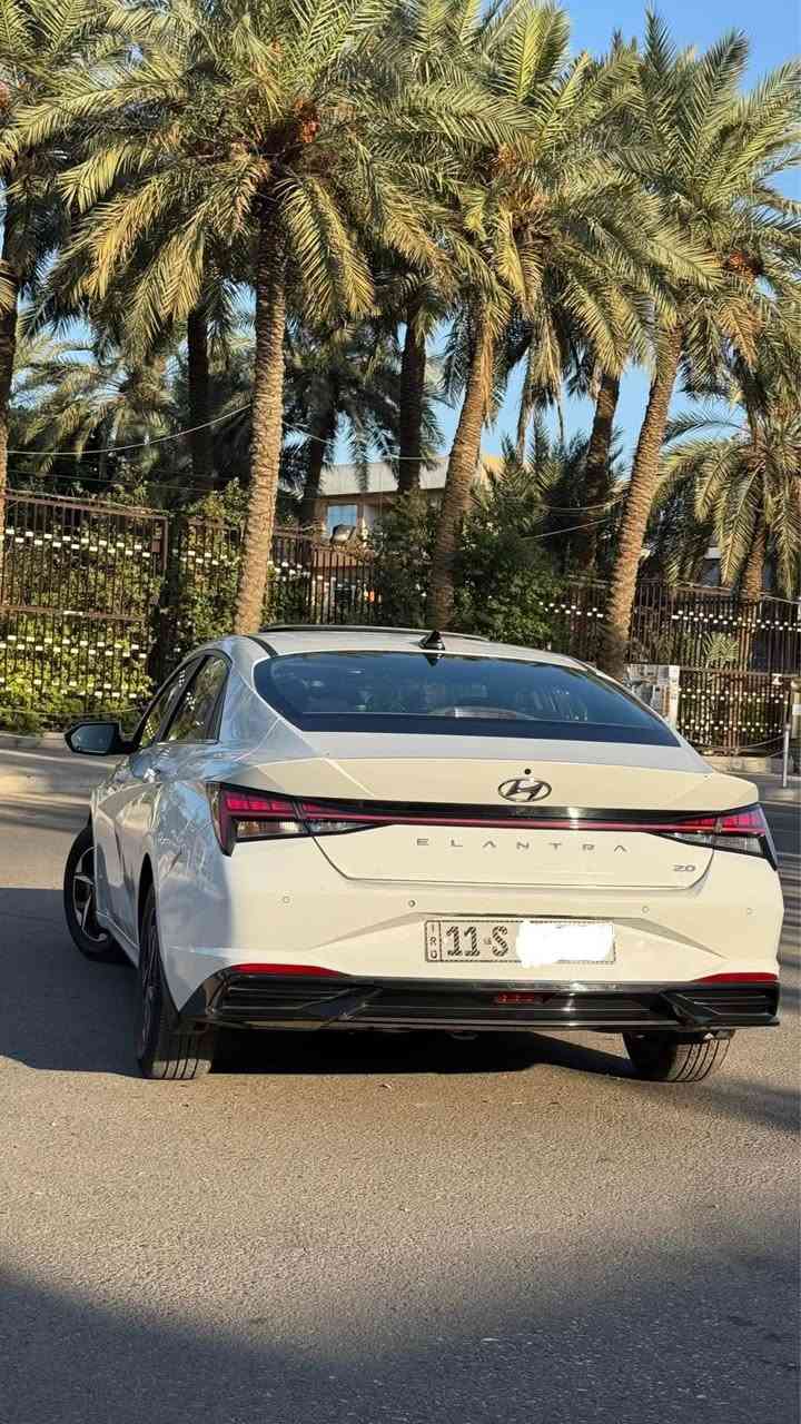 🚘 للبيع النترا 2023 خليجي 🚘
🔹 اللون: أبيض
🔹 المحرك: 2000cc
🔹 وارد خليجي
🔹 كير AT المرغوب
🔹 الممشى: 80 ألف
✨ فول مواصفات: 
✔️ فتحة سقف 2 طكه
✔️ بصمة وتشغيل عن بعد
✔️ حساسات أمامية وخلفية
✔️ نظام ترحيب
✔️ مرايا شفط
✔️ شاشة أصلية تدعم Apple CarPlay و Android Auto
✔️ 3 وضعيات قيادة (Eco / Normal / Sport)
✔️ نظام ABS
✔️ تبريد ثلاجة قطعتين
📌 السيارة بانزين محسن بالكامل
📌 الدهن كله أصلي
📌 باتري جديد
📌 مكفولة محرك وگير
🔧 الملاحظات:
باب خلف السايق صبغ
الجاملخ الخلفي عكس السايق صبغ
بارد بلبنيد شوية
رصعات خفيفة بالدواسة
بيها دواسة بسيطة تحت باب السايق 
💰 المطلوب: 165 وفيها مجال للشراي
📍 المكان: بغداد - حي الجهاد / حي الحسين
📞 *********** بغداد, العراق
