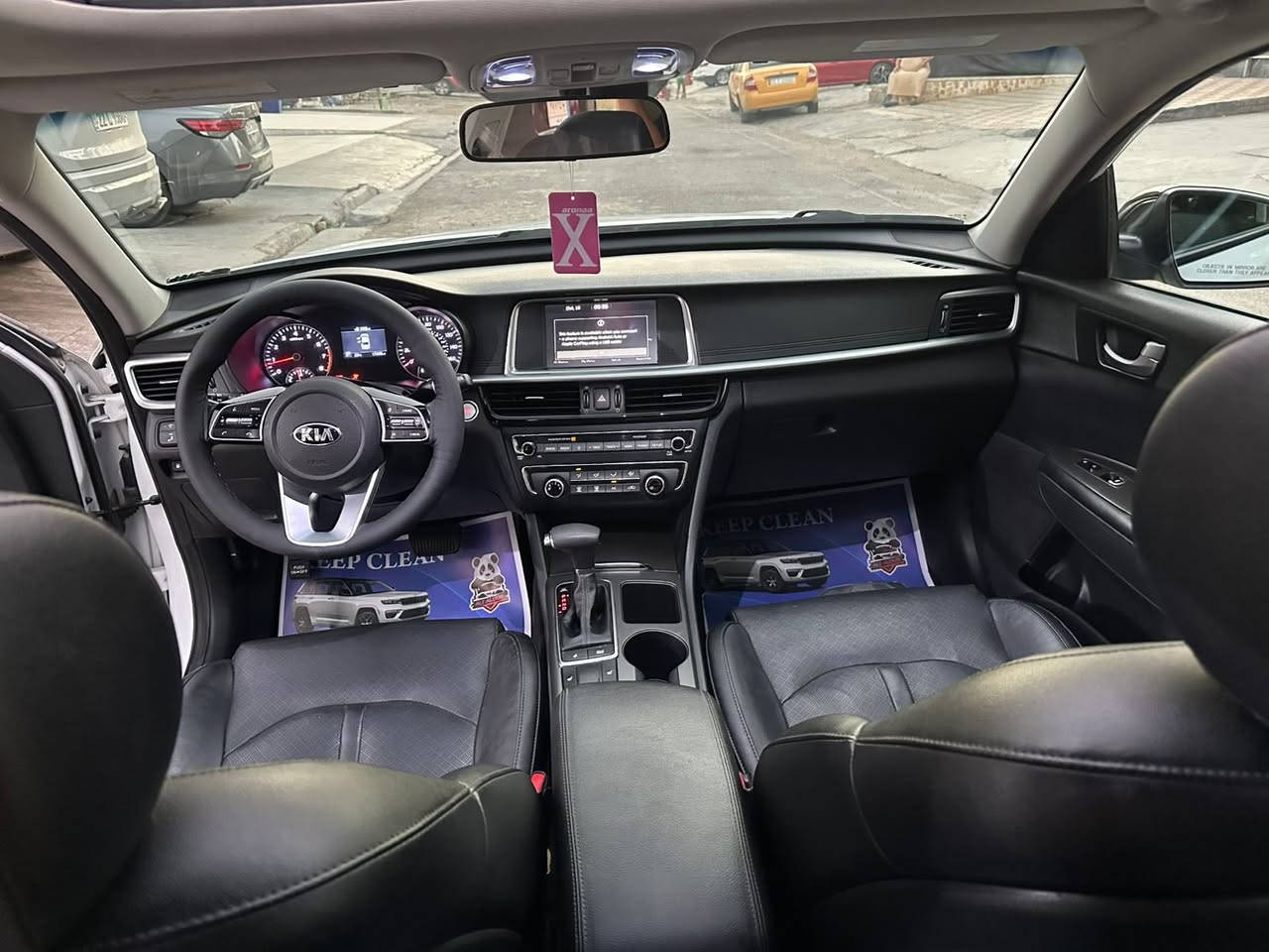 السلام عليكم
للبيع فقط  مكينة Kia Optima GDI
موديل ٢٠٢٠ فول مواصفات ١/١ 
وارد امريكي بدون حادث وبدون صبغ بيهة بس طخة بالجاملغ الخلفي الايمن بارد بسيط كد شبر ماشية ١٧ الف 
كشنات جلد كهرباء +تدفئة 
حساس خلفي 
ويل كب + مري بلاك 
رقم بغداد 
مكان السيارة بغداد العامرية 
الاتصال  ***********
