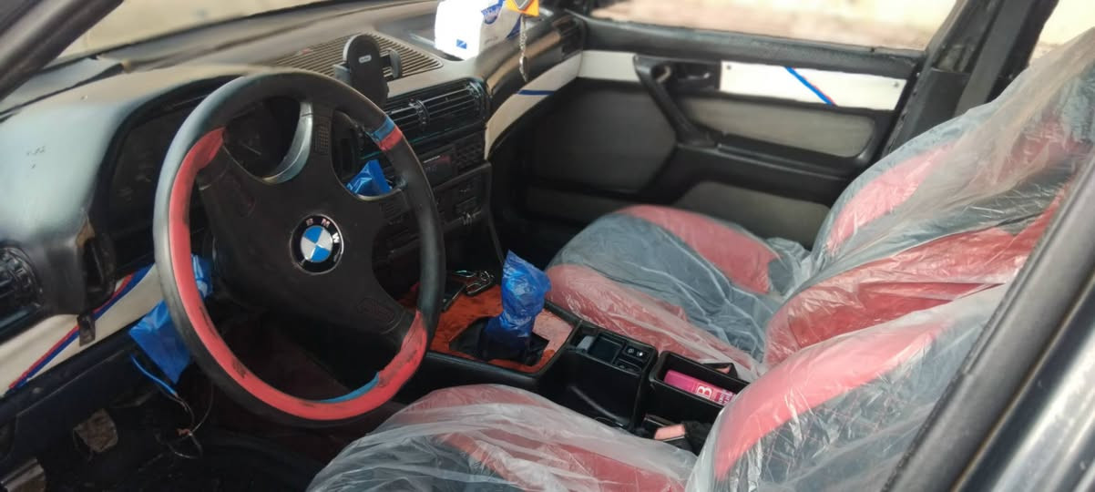 بي ام 730 شاد عليها محرك 735 لا تنقيص لا بخار كير عادي بدون عيب ترايك وين مايعجبك سيار كاعده وحلوه رقمها ديالي الماني بس ماندل راعيه اتكفل بيها سرقه وعشاير وغرامات وكل امور قانونيه وتجي تخذه من باب بيتي مكان سياره كركوك وسعره 20  ورقه وبيها مجال ***********
