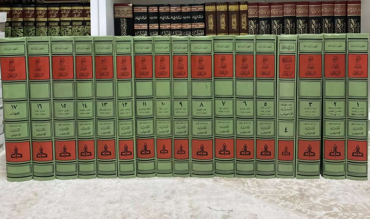 📚 فرصة نادرة لاقتناء واحدة من أعظم موسوعات التراث الإسلامي
تضع مكتبة الحديقة الغنّاء بين أيدي الباحثين وعشّاق التراث درّة من درر التأليف التاريخي في الحضارة الإسلامية:
«تاريخ مدينة السلام – تاريخ بغداد»
للإمام الحافظ الخطيب البغدادي
ومعه:
«ذيل تاريخ مدينة السلام»
🔹 تحقيق علمي رصين: الدكتور بشّار عوّاد معروف
🔹 أجود الطبعات وأوثقها: دار الغرب الإسلامي
🔹 المجموعة الكاملة:
17 مجلداً تاريخ بغداد
+ 5 مجلدات الذيل
هذه الموسوعة الخالدة ليست مجرد كتاب تاريخ، بل خزانة كبرى لتراجم العلماء والأدباء والرواة، وسجلّ حضاري نابض يوثّق الحياة العلمية والفكرية في عاصمة الخلافة العباسية عبر قرون طويلة.
⭐ نسخة وحيدة متوفرة لدى مكتبة الحديقة الغنّاء
💰 السعر: 400,000 دينار
🚚 يوجد توصيل إلى جميع المحافظات
📞 للحجز والاستفسار:
***********
