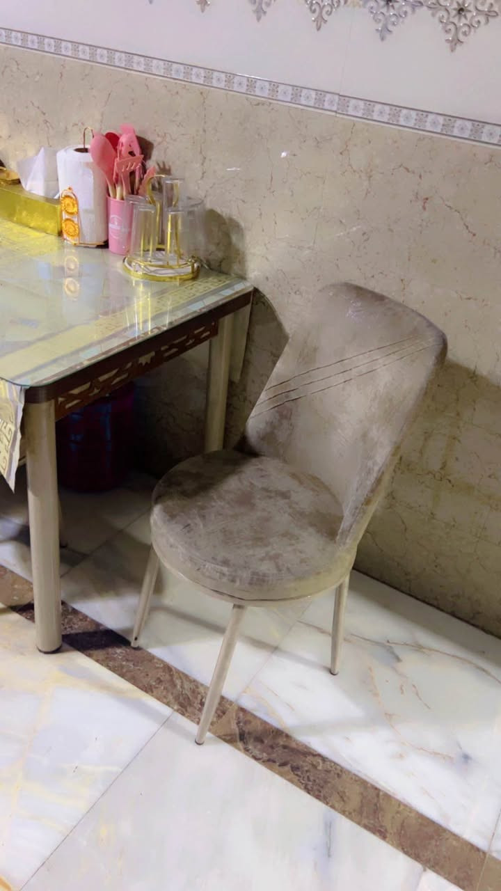 ميز طعام 
نضيف كلش وياه وجوه كراسي هديا 

ب١٠٠ الف 

العنوان كربلاء حي لامين Singapore


**إذا كنت صاحب هذا الإعلان وتريد حذفه لأي سبب، رجاءا أرسل رسالة إلى الدعم الفني**