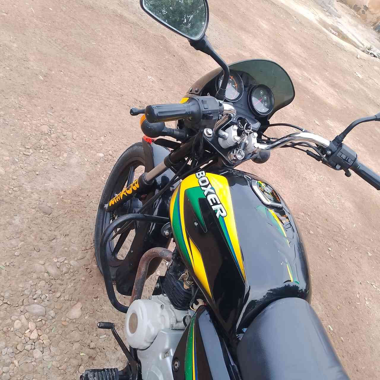 بسبب الوعود بوكسر 21 مجفتة شركة مكينة ناعمة وحلوة مكفولة من التبخير أوراق سحب مكفولة  من السرقة دراجة جديدة وحلو مكاني الخالص السعر 800. وبية مجال لاستفسار ***********
