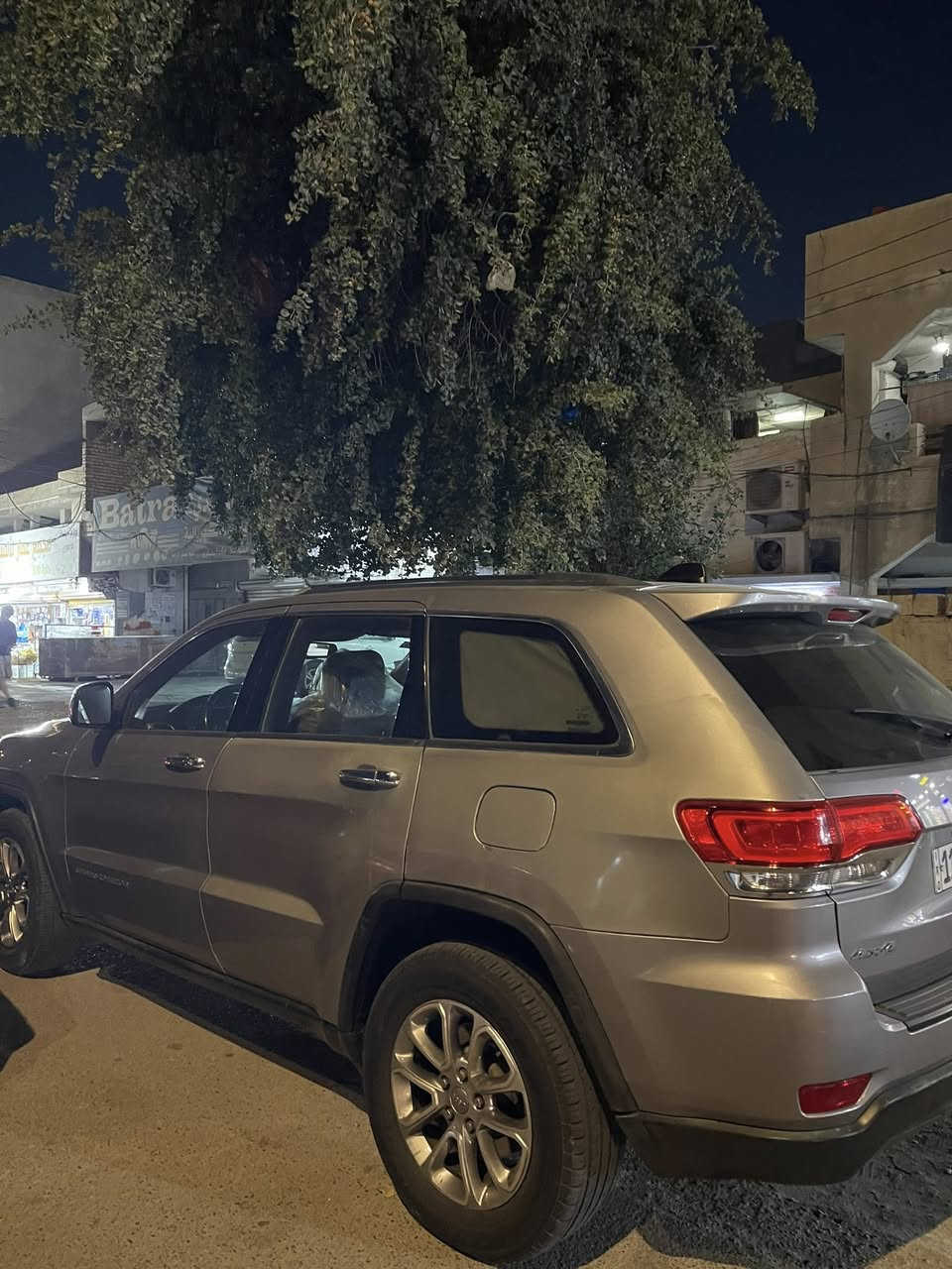 من رخصة الادمن 
السلام عليك جيب لاريدو 2014 امريكي حادث امريكه جاملغ وبنيد وبل عراق الجاملغ الخلفي والباب الخلف السايق خمس قطع صبغ ابيع حزام السياره مناقصهه ولا برغي كير مكينه خير من الله تبريد ثلج 
مواصفاتها
بصمه
بصمه ابواب
8سماعات 
8 نمر كير طيارة
شاشه انظمه قياده 
شفتات 
والمواصفات البقيه معروفه 
رقم الهاتف ***********
سعر 174 وبيها مجال قليل حك الجيه
