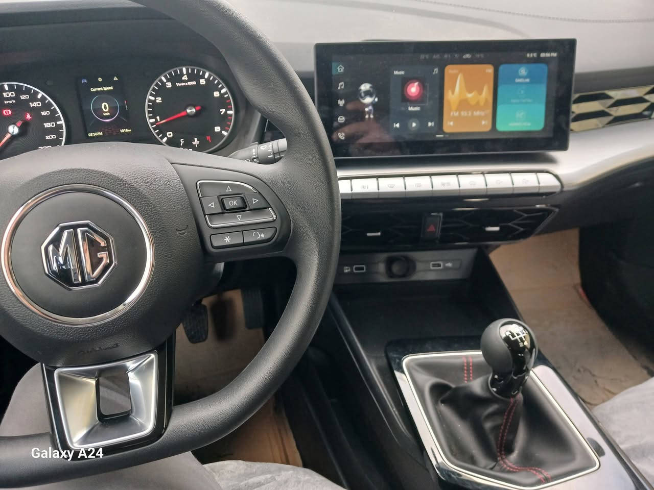 سڵاوی خواتان لێبێت برایان
ئێمجی جیتی گێڕ عادی مۆدێل 2025 بۆ فرۆشتن ، تەنها 1250 کیلۆمەتر ڕۆشتووە بۆیاخ تەنکه و بەسەنەویش جیتیە ، بۆیاخ و سارد و شوخت و قوپاوی نیە تەنها یەک چاڵی بچووکی هەیە و تەواو ، سەیارەکە زۆر تازەیە و عەزێت نەدراوە هی ماڵی خۆمە و هی مەعرەز نیە ، سعری 105 گەڵا و معامەلەیەکی کەم ، برا شیرینەکەم هەر کەس مشتەریە با نامە بنێرێت یان تەلەفونکات ئەیخەمە سەرچاوم جوابی کۆمێنت نایەمەوە ، وە تکایە ماڵەکە  مەشکێنە ئەگەر سعرت پێ رۆرە ئەوە هەیە زیاتر ڕۆشتووە و هەرزانترە و لەخزمەتانام .
0770 551 34 13 سیم و واتس ئاپ 
0751 192 29 69 ڤایبەر
