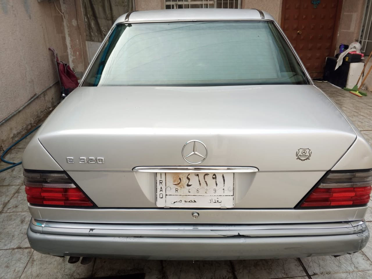 السلام عليكم 
للبيع فقط 
مارسيدس دب بيبي شبح e320 موديل 1994 اصل
رقم بغداد مشروع وطني باسمي تحويل مباشر
محرك بلادي خراطيم 6 سلندر ، كير D4 
سيارة جداً نظيفة وكلها بلادية مملعوب بيها 
محرك كير حدادية والكهربائيات كلها ممتازة  
تبريد جداً ممتاز 
دبل ايرباك 
عداد سرعه 260 كم 
كروز سرعة 
تخم تاير جديد قبل سبوع شادهن
كشنات جلد  تحكم كهرباء 
بردة خلفية كهرباء 
اريل كهرباء 
مراية جانبية كهرباء
جام 4 كهرباء
ستيرن كهرباء
سنتر لوك 4 ابواب 
سلايد طكتين 
قواعد دبل بلادية 
ويل كب تفاحة بلادي
مكاني بغداد السيدية  
السعر 88$  مجالها شي بسيط 
***********
