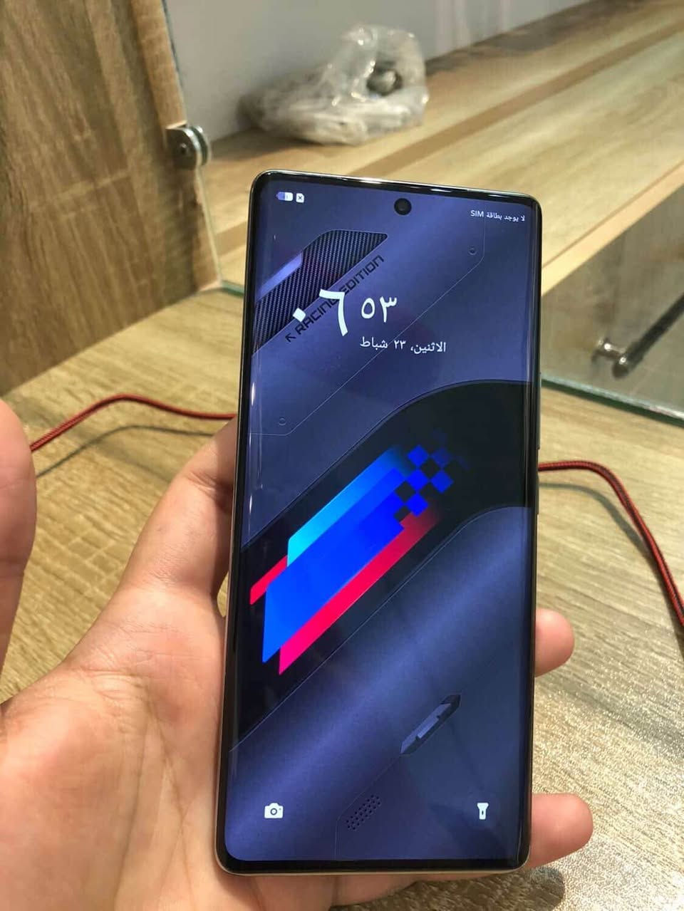 📱 مواصفات Infinix Note 40 Pro 5G

🔹 الشاشة:  
• AMOLED منحنية 6.78"  
• دقة 1080 × 2436  
• معدل تحديث 120Hz  
• حماية Corning Gorilla Glass

🔹 المعالج:  
• MediaTek Dimensity 7020 5G

🔹 الذاكرة والتخزين:  
• RAM 8GB  
• ROM 256GB

🔹 الكاميرات:  
• خلفية ثلاثية  
  ‣ أساسي 108MP + OIS  
  ‣ عدستان 2MP  
• أمامية 32MP

🔹 البطارية والشحن:  
• 5000mAh  
• شحن سريع 45W  
• شحن لاسلكي 20W (MagCharge)

🔹 نظام التشغيل:  
• Android 14 مع واجهة XOS 14

🔹 الميزات الإضافية:  
• دعم شبكات 5G  
• NFC  
• IR Blaster  
• صوت JBL  
• تصنيف IP53 لمقاومة الرذاذ

🔹 تصميم خاص:  
• إصدار Racing Edition  
• تعاون في التصميم مع BMW Designworks

📌 جهاز قوي في فئته، شاشة ممتازة، كاميرا 108MP، وشحن سريع ولاسلكي.

الجهاز حلو سلس موصفاته مثل ممكتوبه مستعمل نضيف عيبه الوحيد الشخوط الي بالشاصي مال كامره و العدسات ممشخطه لتخاف 
الجهاز متور في مركز الضمان عنوان 
كميره مقابل مكتبه الناصر مجاور اسواق ليان بغداد, العراق


**إذا كنت صاحب هذا الإعلان وتريد حذفه لأي سبب، رجاءا أرسل رسالة إلى الدعم الفني**