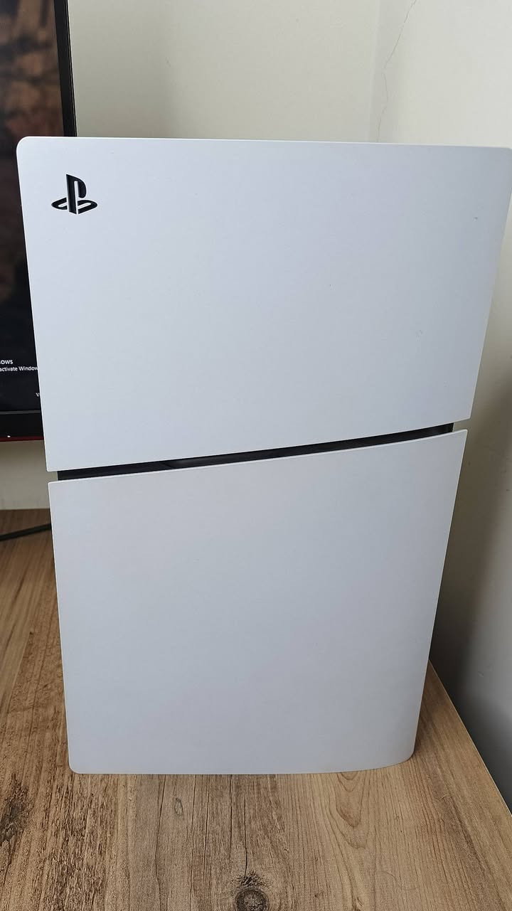 بلايستيشن 5 سلم للبيع او مراوس ب pc  العاب نظيف ملحقات كاملة وباكيت موجود
استعمال قليل جدا مع يدتين و اقراص فيفا 26 وذا لاست اوف اس 2 مع حساب بيه مورتال كومبات اصدار خاص مع الاضافات و gta v و division 2 الاصدار الكامل مع كل الاضافات وبلودبورن مع اضافة the old hunter
ملحقاته كاملة وباكيته ولا شخطة مع جنطة خاصة god of war Ragnarok
+موجود يدتين اصليات نظيفات استعمال قليل 
السعر : 750,000 او مراوس  ب pc العاب
مكاني بصرة براضعية


**إذا كنت صاحب هذا الإعلان وتريد حذفه لأي سبب، رجاءا أرسل رسالة إلى الدعم الفني**