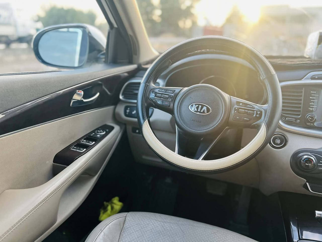 سلام عليكم
سورنتو موديل 2017 وارد امريكي فئه EX V6 ضرر تبديل بنيد وتصليج بسيط  بالچاملق 

مواصفات حساسات امامي خلفي تدفئه تبريد الكشنات 7 راكب داخل صاج فور ويل سته سلندر تبريد ٣قطع مانع انزلاق تحكمات ستيرن شاشه اصليه بحجم لد اصلي

معروفه مواصفات ExV6

السياره احلى من الصوره 

مكان السياره بابل ناحية الاسكندريه 

السعر 200$ وبيها مجال قليل

***********
