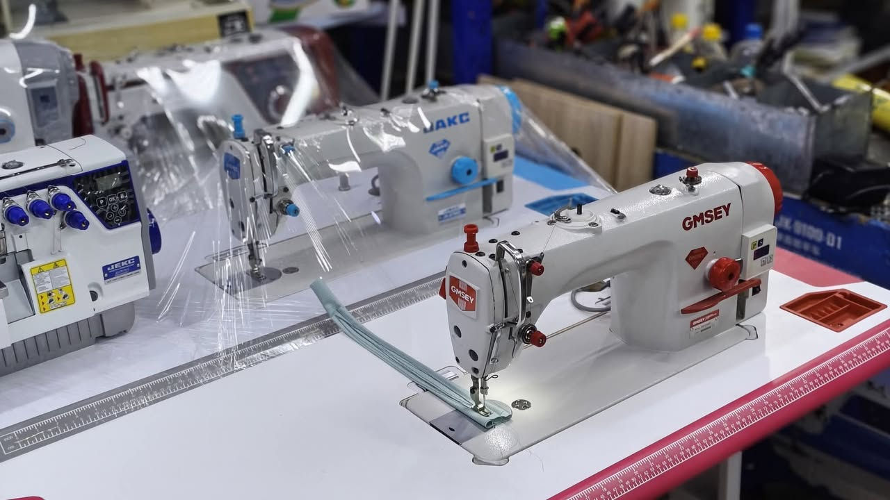 السلام عليكم زبائنا الكرام
يتوفر انواع المكائن الخياطة
للبيع نغد واقصاد 
للحجز والاستفسار (اتصال + واتساب): ***********📞
