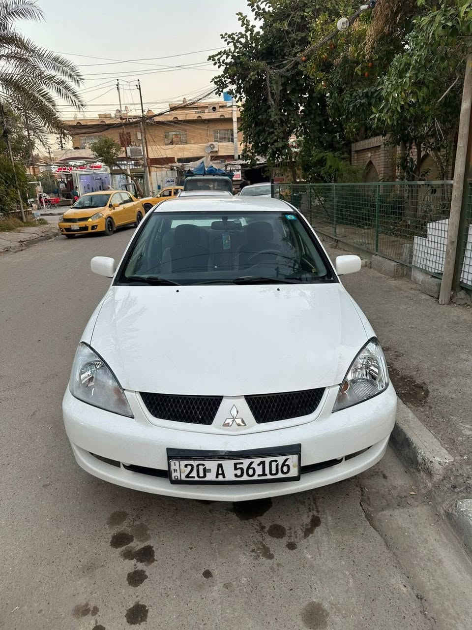 السلام عليكم لانسر ٢٠٠٩خليجي بيها دوسه جوة باب يمنه فقط يعني مابيها حادث مكينه 2.0 عليها منضومة غاز يعني ماكو صرف تخم تاير جديد صدر جديد بيها بس اذن مكينه 
بيها تكحيلات فقط سيارة عليها ادامة بوليش  تحويل مباشر رقمه ديالى ماشية ١٩٠الف
السعر ٩٥$ بيها مجال قليل
مكان يم جسر مثنى قرب جزيرة بغداد السياحة 
رقم ***********
