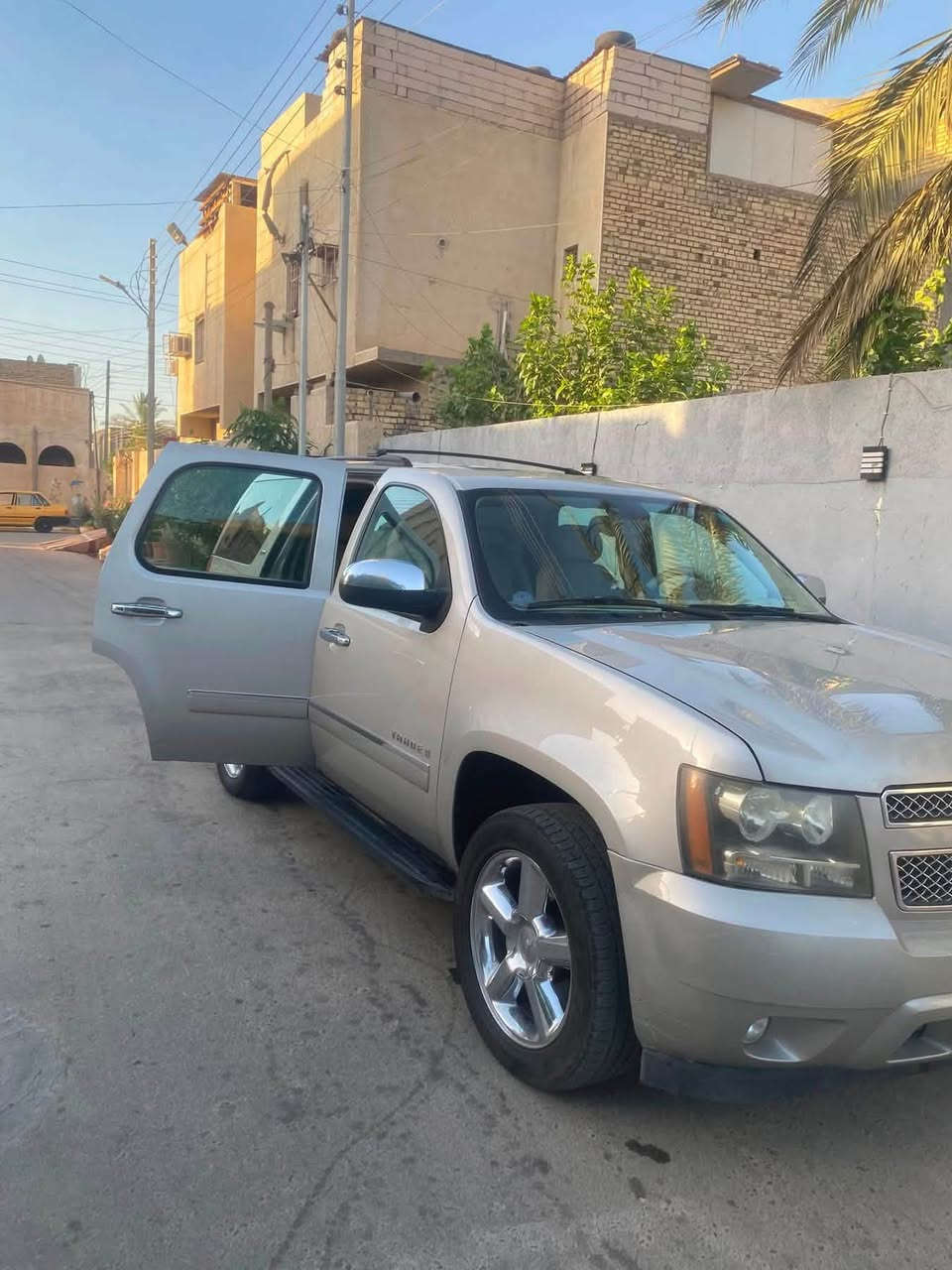 تاهو موديل 2009 خليجي فئة عالية  Ltz مكفوله من الصبغ والظربة والكير والمحرك لون شمباني بأسمي ثاني يوم احولك رقم الدولي الجديد رقم مميز بغداد سيارة نظيفة كلش   المكان ميسان السعر قفل من الأخير 190$ للشراي 
الاستفسار 
***********
