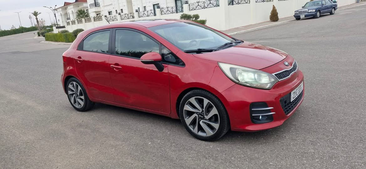 كيا ريو موديل 2015 لون احمر رقم سليمانيه
ماشيه 106 الف 
المواصفات فول 
محرك 1600 دبل قطره 
بصمه  سلايت   حساسات   كامره خلفيه   شاشه بلاديه تبريد لمس  تحديد سرعه 
بدون صبغ ولا تعديل بارد 
بيها طخه صغيره بل باب سكن ع كد شبر وممصلح 
السعر 105 $$
وبيها مجال 
ملاحضه الصدر امامي خلفي كله جديد تخم تاير جديد
مكان السياره اربيل 
غير متواجد ع الفيس الشراي يتصل
***********
***********
