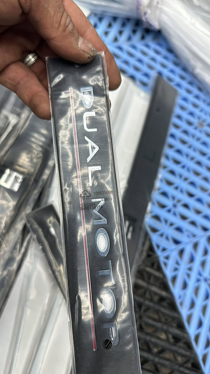 جميع اكسسوارات تسلا ٣ وتسلا واي ***********
