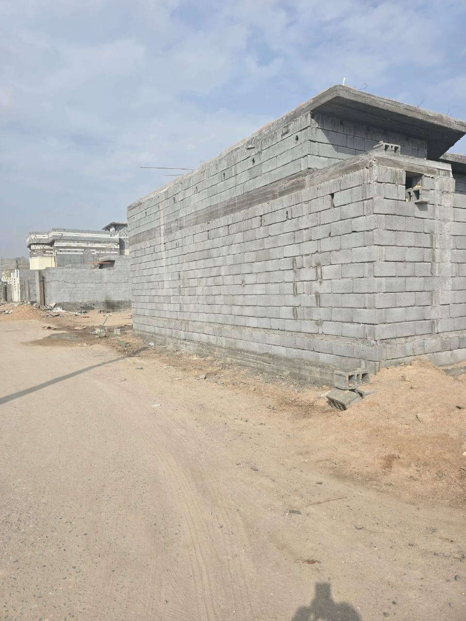 بسم الله الرحمن الرحيم يعلن مكتب عقارات الاخوين عن قطعة ارض للبيع طابو صرف زراعي نموذج 25 بسم عراقي مساحه 400 متر ركن على شارعين خدمات ماء وكهرباء وشوارع 10 متر واجهيه 20 ونزال 20 للستفسار على رقم ***********
