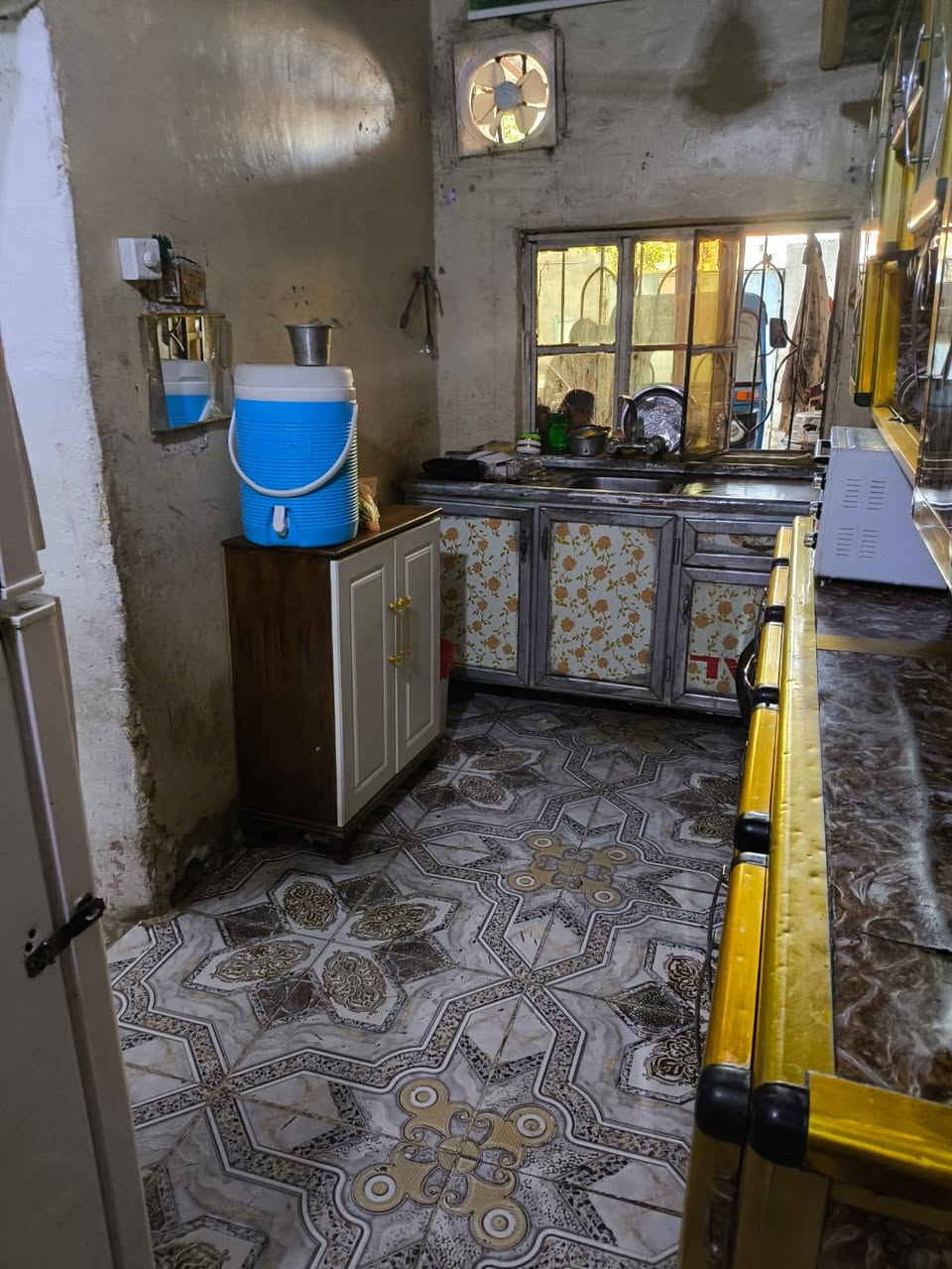 بيت للبيع حواسم المجر الكبير المهافيف متكون من غرفه وصاله وستقبال وصحيات ومطبخ ومنور وصحيات الاتصال على الرقم ***********
