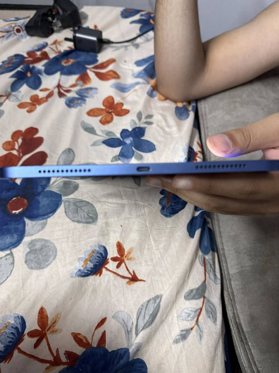 للبيع iPad 10 الجيل العاشر (10th Generation)
🔹 سعة 64GB
🔹 لون أزرق (Blue)
🔹 شاشة 10.9 إنج Liquid Retina
🔹 البطارية 100%
🔹 ما بيه ولا شخط ولا ضربة
🔹 الكارتون الأصلي موجود
🔹 جميع الوظائف شغالة 100%
🔹 الجهاز نظيف جدًا وبحالة ممتازة وجاهز للفحص

💰 السعر: 375 ألف دينار عراقي

📍 الموقع: بغداد - الدورة - حي الشرطة

📞 للتواصل: ***********

الجهاز استخدام شخصي وخفيف ومحافظ عليه بصورة ممتازة، والبيع لعدم الحاجة.
