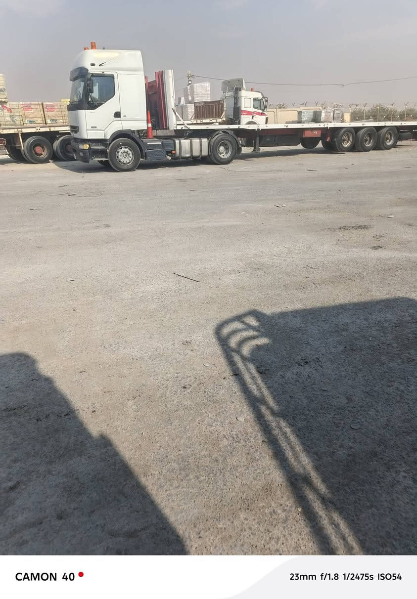 السلام عليكم للبيع رينو موديل2002 كامله راس وحافظه
مكينه انجكتر ابلادي كير حصيره رقم واسط تحويل ثاني يوم 
مكان السياره واسط العزيزيه 
السعر 130وبيها مجال 
***********
